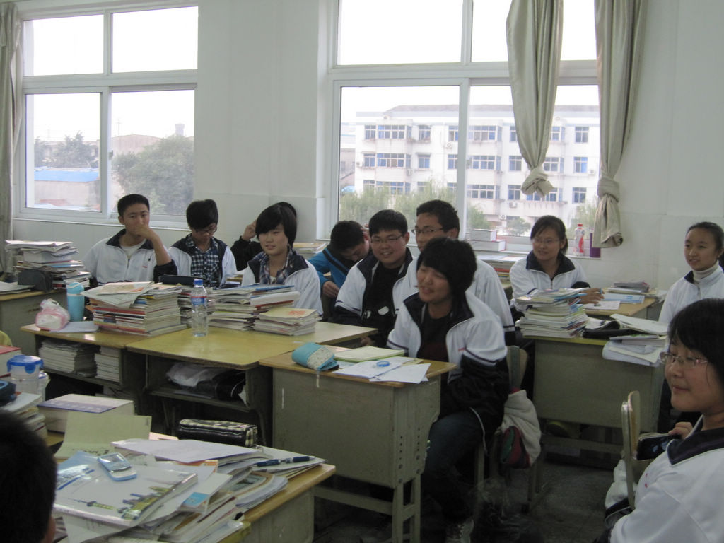 校馨心苑心理社團(tuán)舉行“中學(xué)生能否帶手機(jī)進(jìn)校園”辯論賽